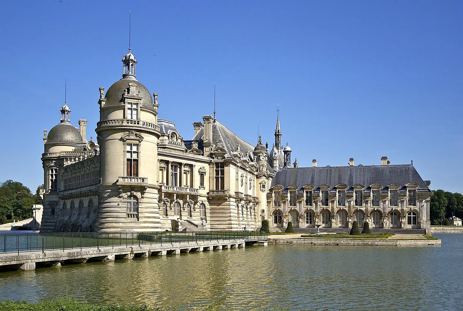 i TESORI REALI dell'ÎLE-DE-FRANCE e PARIGI: Fontainebleau, Chantilly e le Grandi Cattedrali di Notre-Dame e Saint-Denis