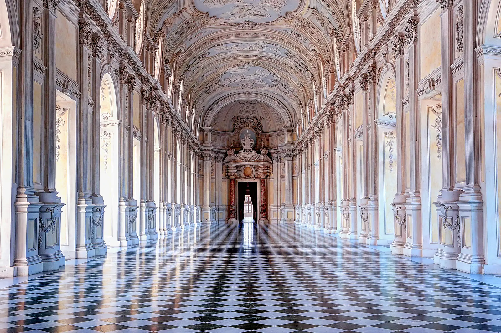 Gran Tour alla VENARIA REALE alla scoperta della Reggia, dei Giardini e della splendida mostra “Regine in Scena”